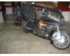Goldwing GL 1500 D'occasion
Goldwing GL1500 Couleur d’origine Gris Année 1989 avec plus de 120 000 Dh d’accessoire
Selle Corbin Hand Made, moins de 35 000 kilomètre très bonne états